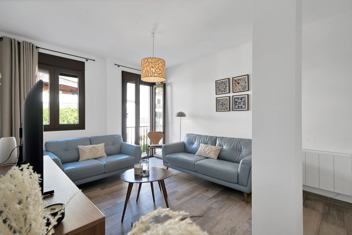 2 Bed Apartment for sale in Benahavís Costa Del Sol, Málaga, Spain