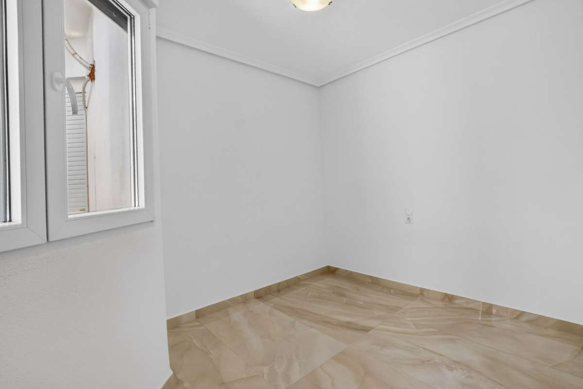 Se vende Apartamento Planta Baja de 2 dormitorios en Costa Blanca, Alicante, España