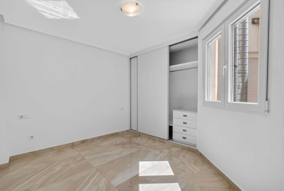 Se vende Apartamento Planta Baja de 2 dormitorios en Costa Blanca, Alicante, España