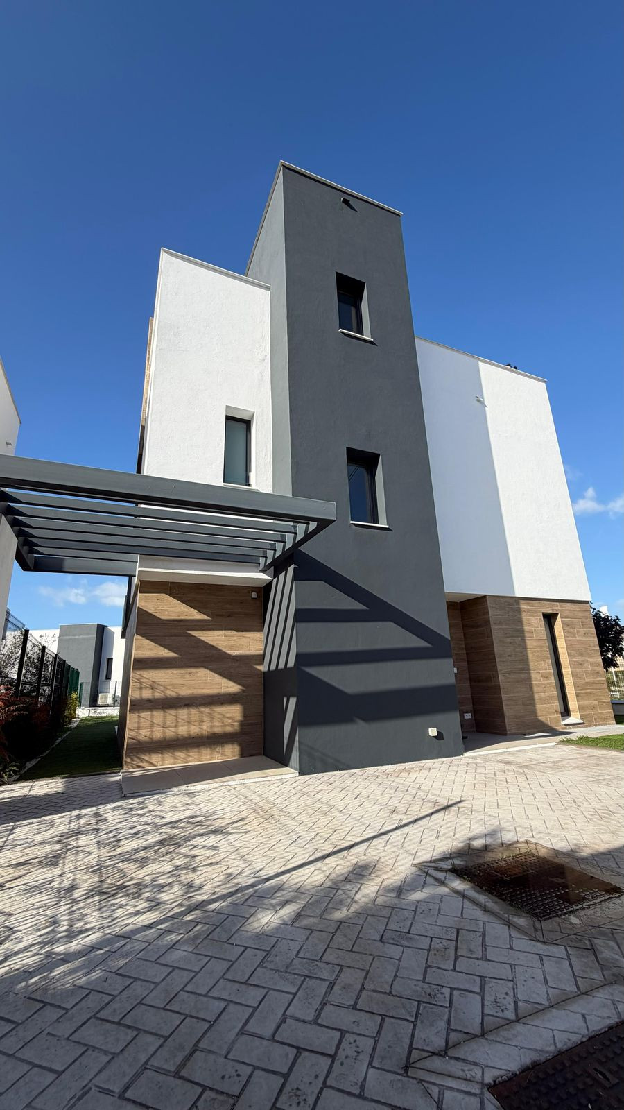 3 Bed Townhouse for sale in Estepona Costa Del Sol, Málaga, Spain