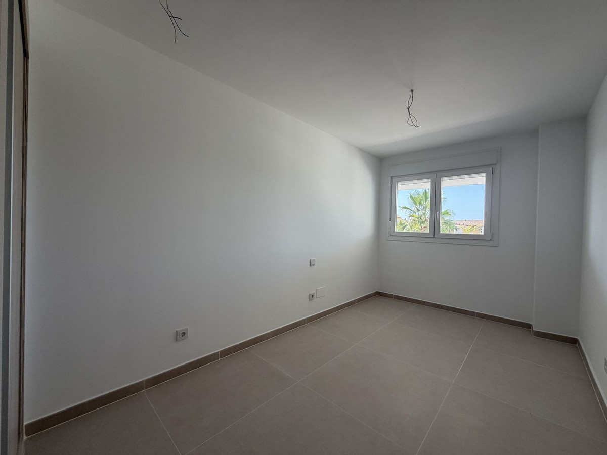 2 Bed Apartment for sale in La Duquesa Costa Del Sol, Málaga, Spain