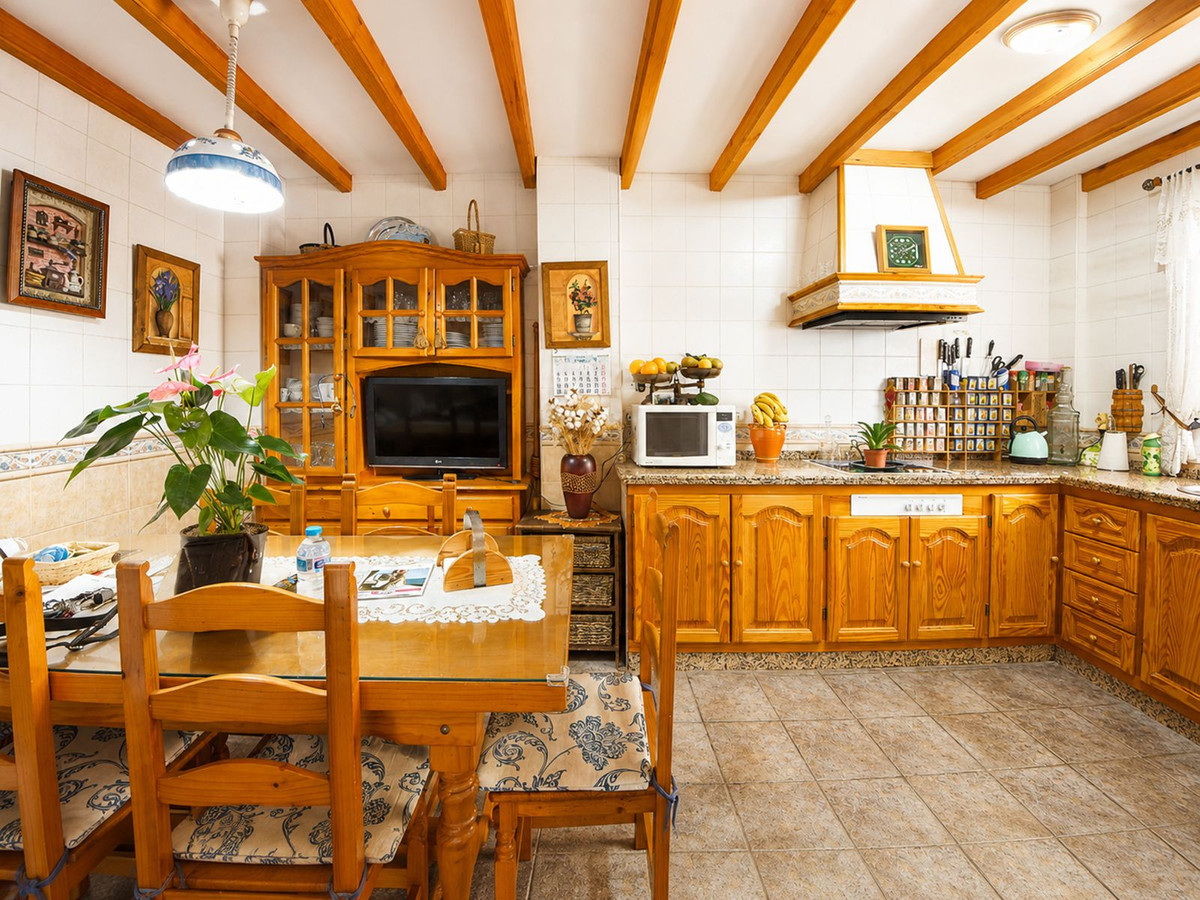 3 Bed Townhouse for sale in Estepona Costa Del Sol, Málaga, Spain
