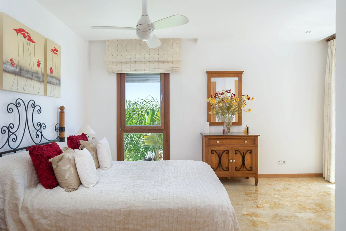 Se vende Apartamento Planta Media de 3 dormitorios en Costa Del Sol, Málaga, España