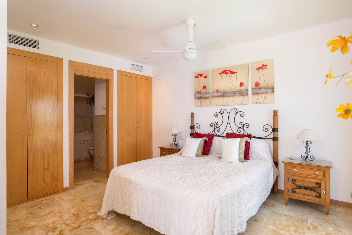 Se vende Apartamento Planta Media de 3 dormitorios en Costa Del Sol, Málaga, España