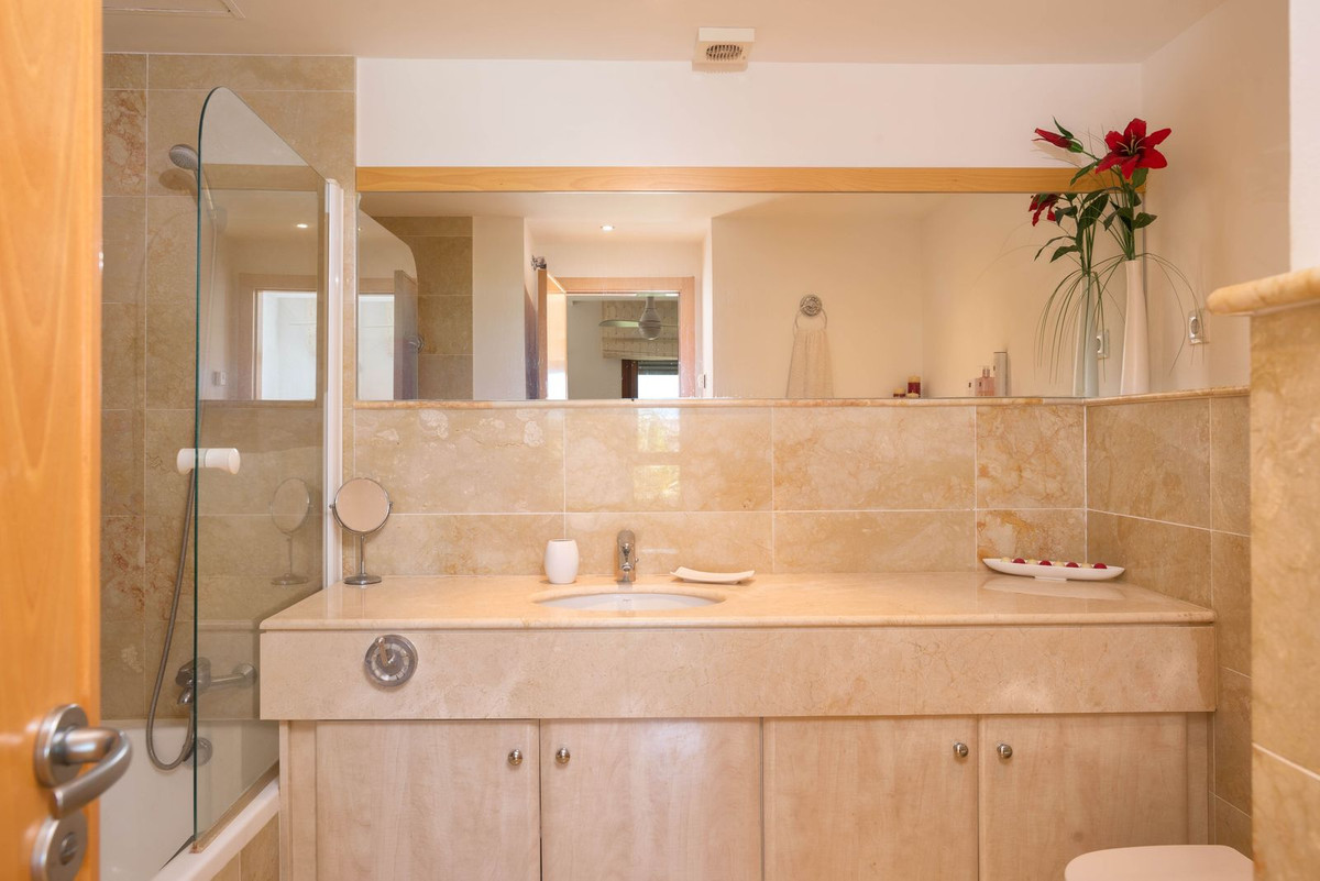 Se vende Apartamento Planta Media de 3 dormitorios en Costa Del Sol, Málaga, España