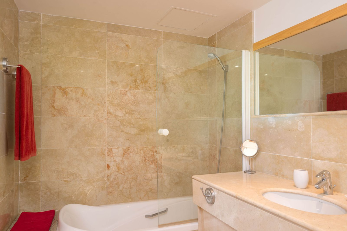 Se vende Apartamento Planta Media de 3 dormitorios en Costa Del Sol, Málaga, España