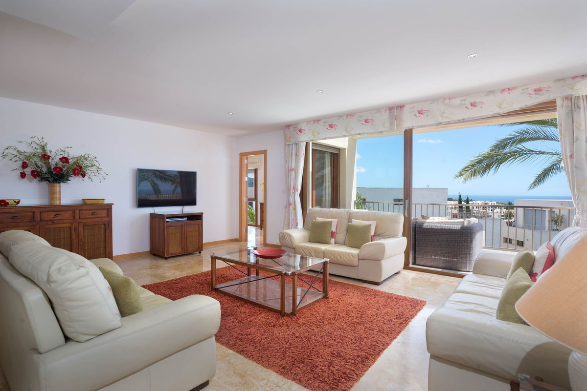 Se vende Apartamento Planta Media de 3 dormitorios en Costa Del Sol, Málaga, España