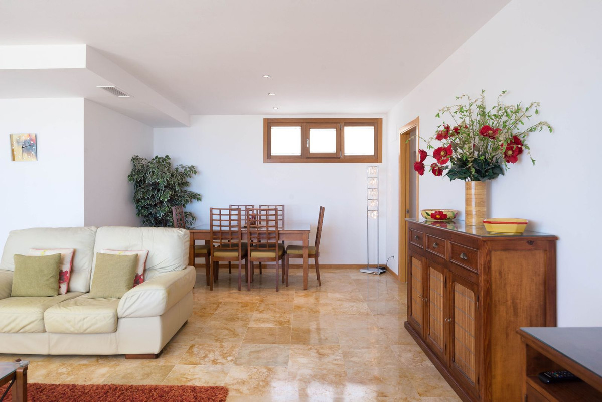 Se vende Apartamento Planta Media de 3 dormitorios en Costa Del Sol, Málaga, España