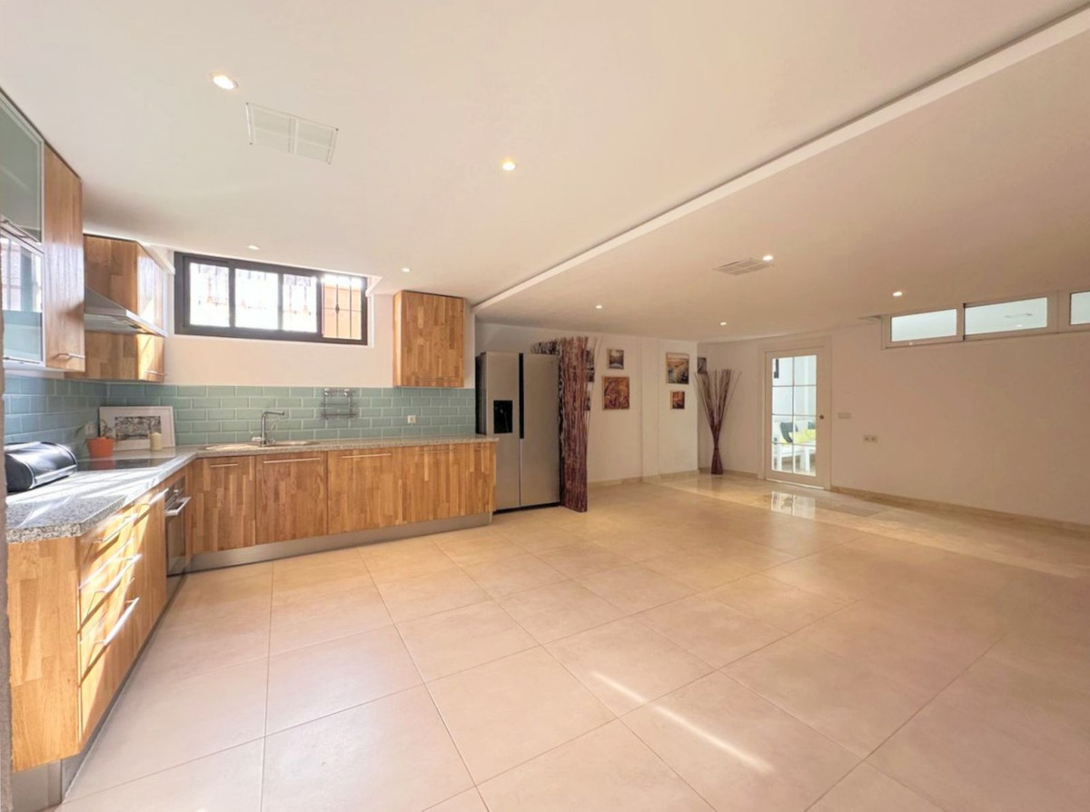 5 Bed Townhouse for sale in Estepona Costa Del Sol, Málaga, Spain