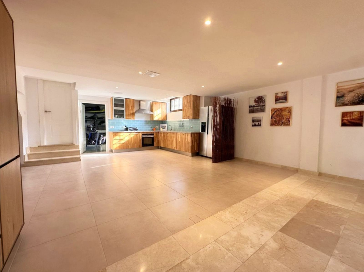 5 Bed Townhouse for sale in Estepona Costa Del Sol, Málaga, Spain