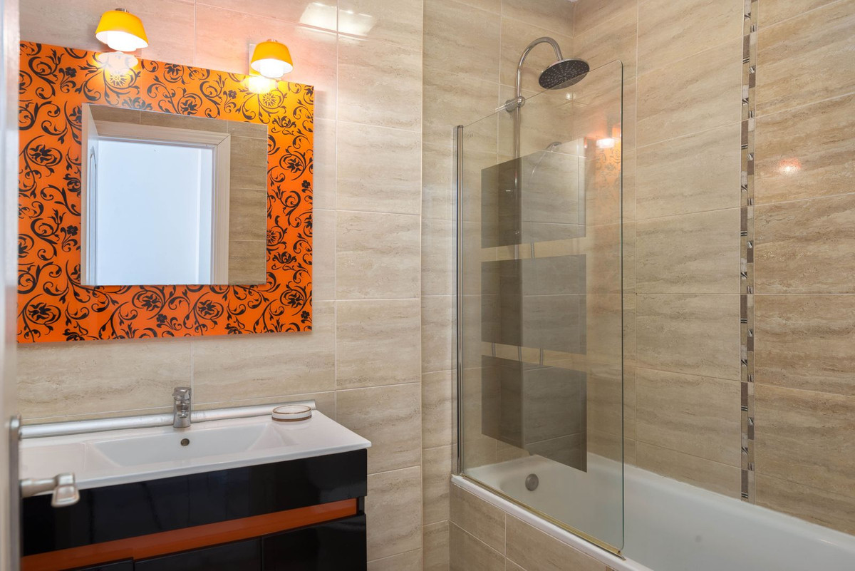 Se vende Apartamento Planta Media de 3 dormitorios en Costa Del Sol, Málaga, España