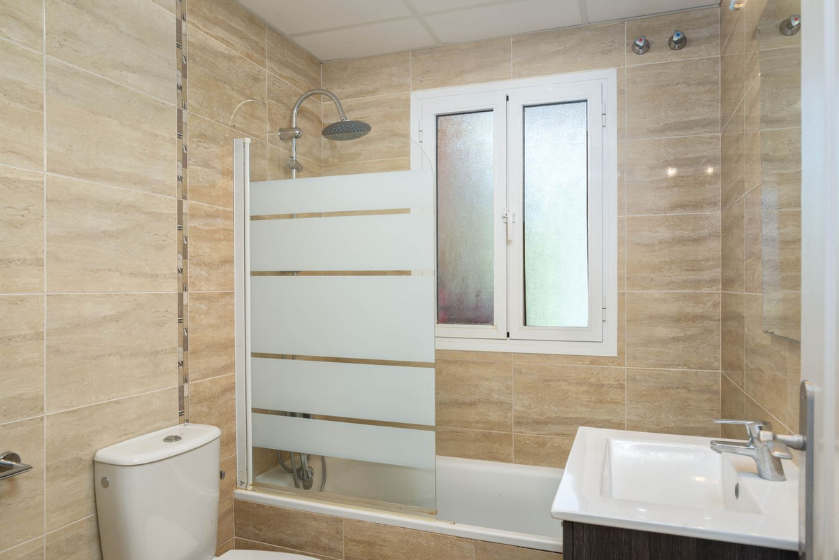 Se vende Apartamento Planta Media de 3 dormitorios en Costa Del Sol, Málaga, España