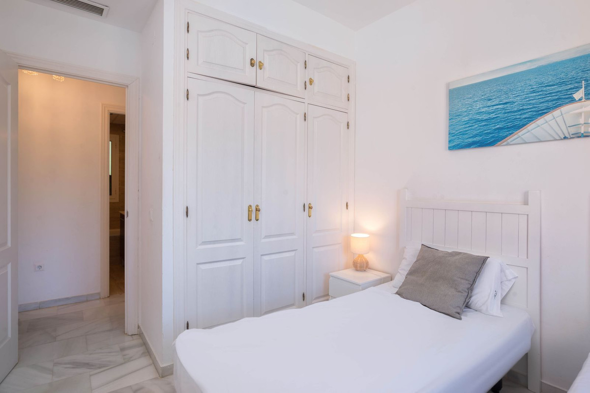 Se vende Apartamento Planta Media de 3 dormitorios en Costa Del Sol, Málaga, España
