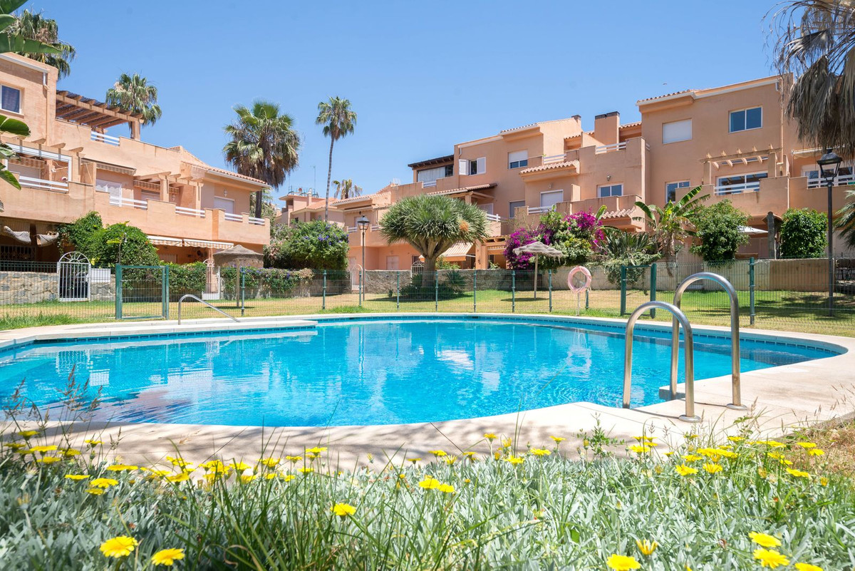 Se vende Apartamento Planta Media de 3 dormitorios en Costa Del Sol, Málaga, España