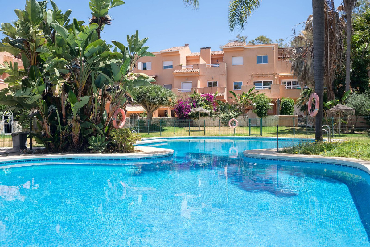 Se vende Apartamento Planta Media de 3 dormitorios en Costa Del Sol, Málaga, España