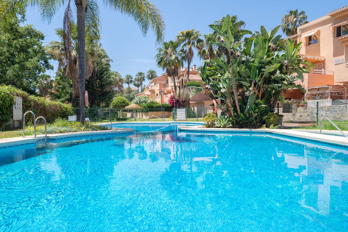 Se vende Apartamento Planta Media de 3 dormitorios en Costa Del Sol, Málaga, España