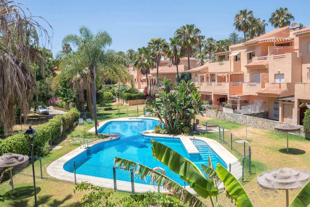 Se vende Apartamento Planta Media de 3 dormitorios en Costa Del Sol, Málaga, España