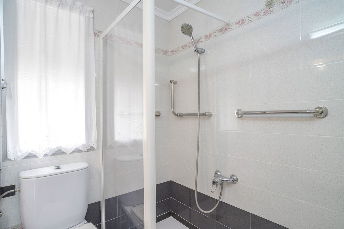 Se vende Apartamento Planta Media de 4 dormitorios en Costa Del Sol, Málaga, España