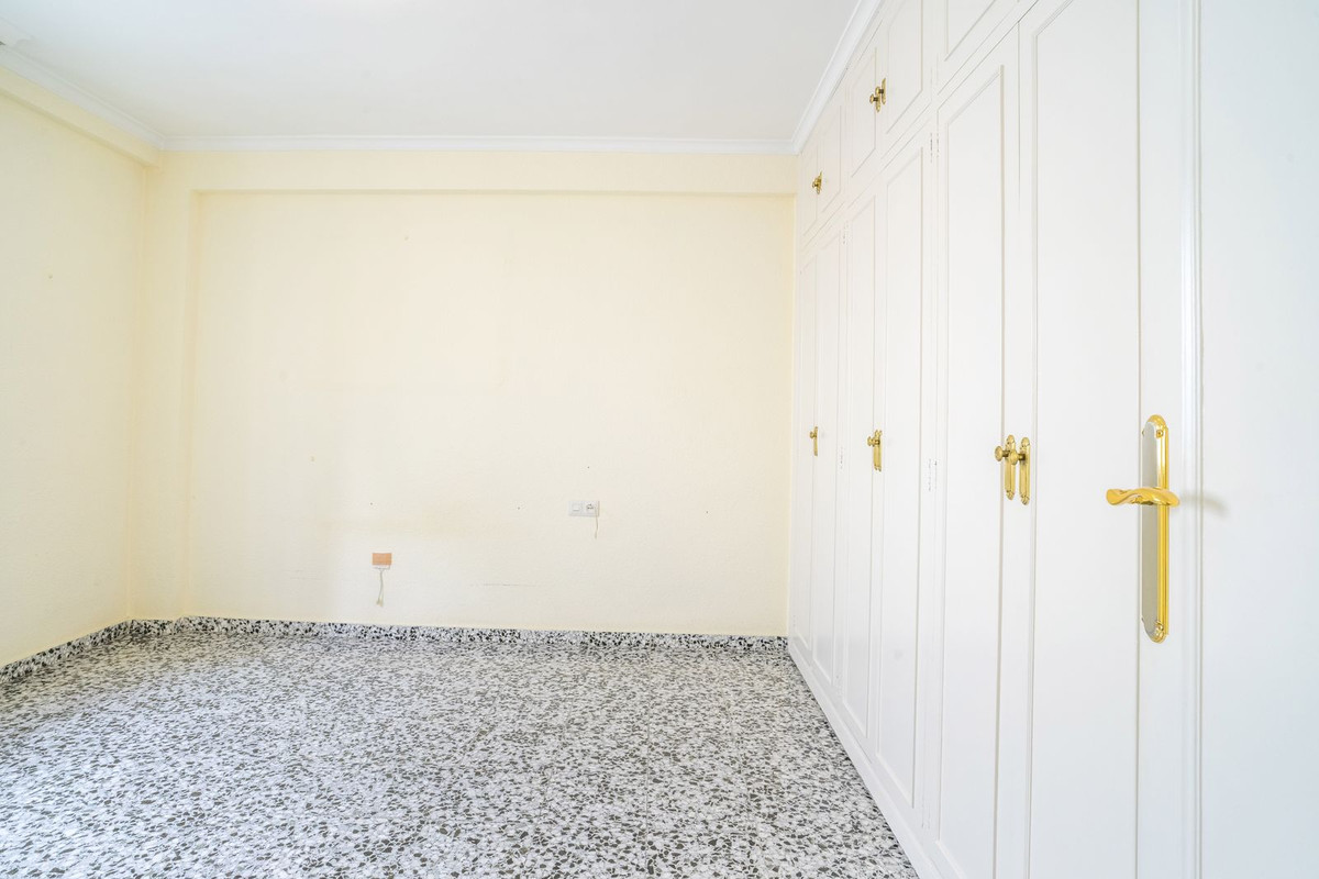 Se vende Apartamento Planta Media de 4 dormitorios en Costa Del Sol, Málaga, España