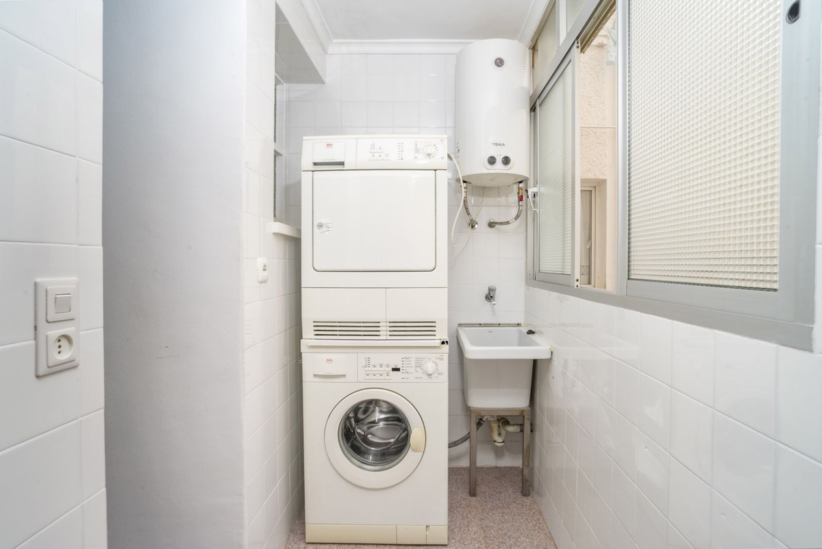 Se vende Apartamento Planta Media de 4 dormitorios en Costa Del Sol, Málaga, España