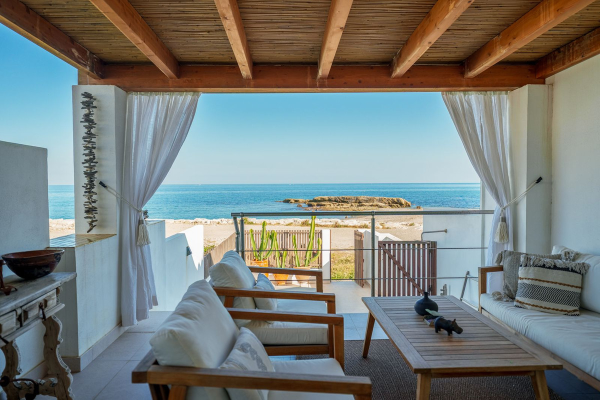 2 Bed Townhouse for sale in Estepona Costa Del Sol, Málaga, Spain