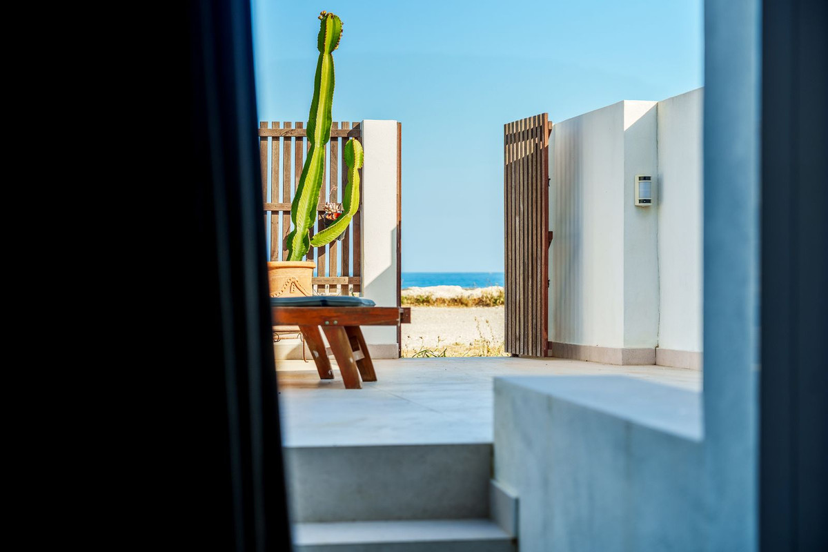 2 Bed Townhouse for sale in Estepona Costa Del Sol, Málaga, Spain