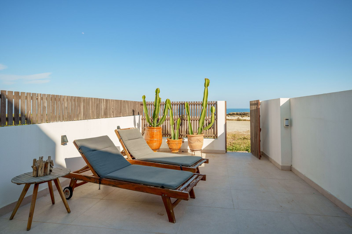 2 Bed Townhouse for sale in Estepona Costa Del Sol, Málaga, Spain