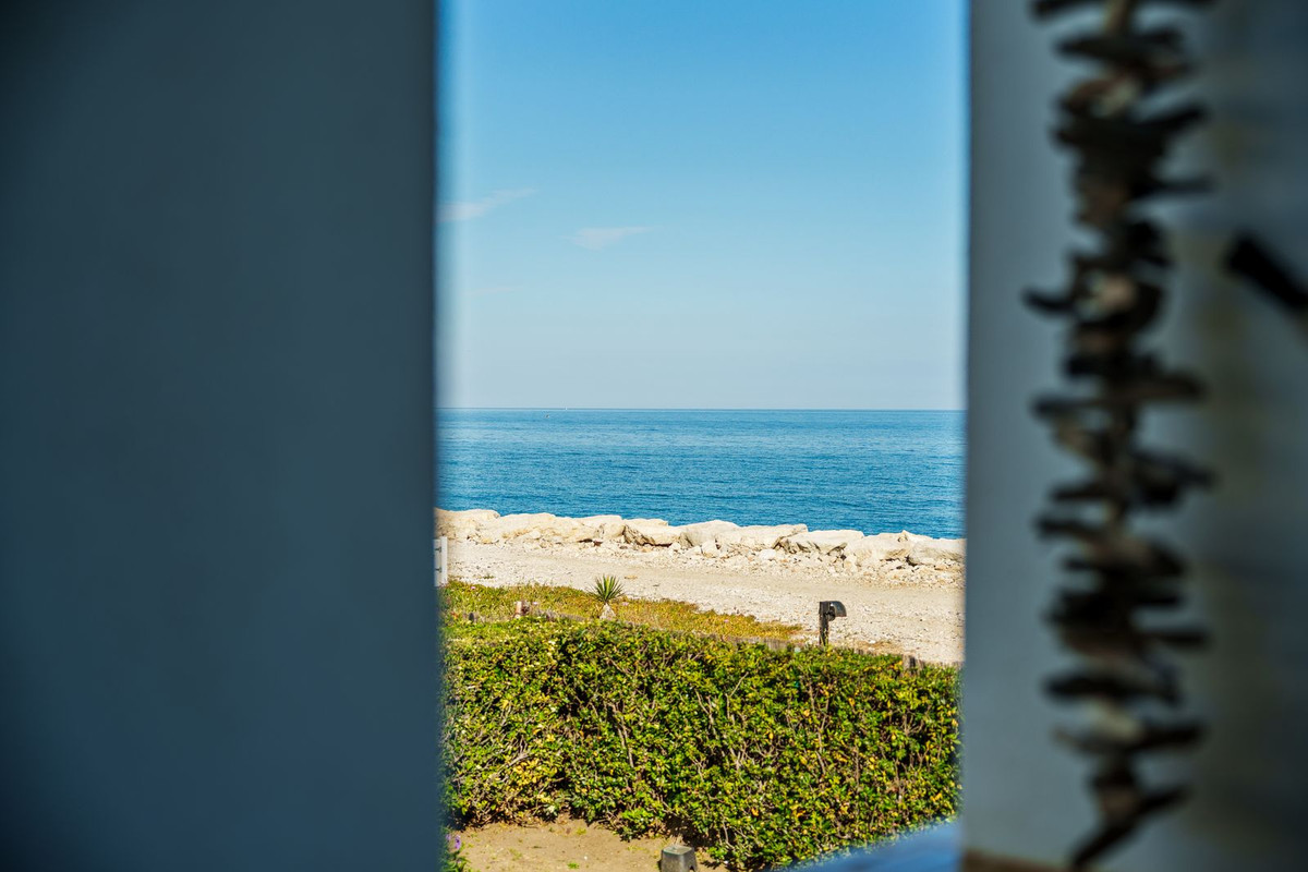 2 Bed Townhouse for sale in Estepona Costa Del Sol, Málaga, Spain