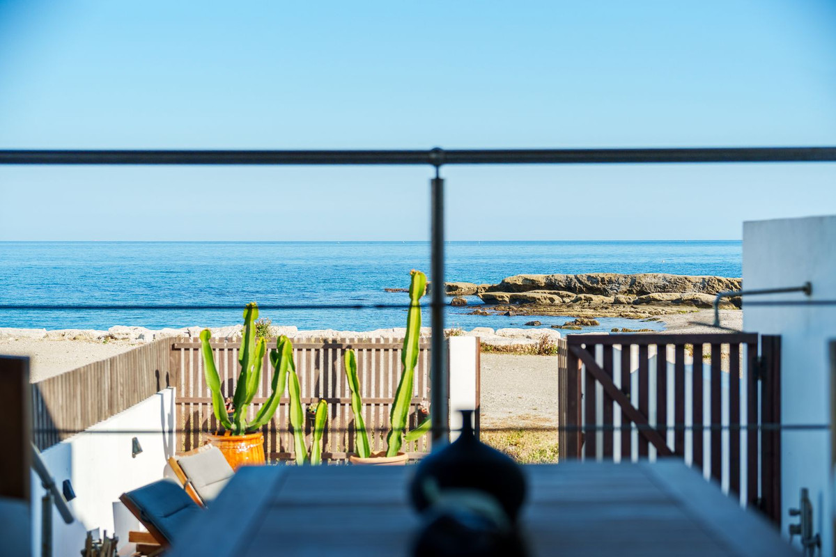 2 Bed Townhouse for sale in Estepona Costa Del Sol, Málaga, Spain