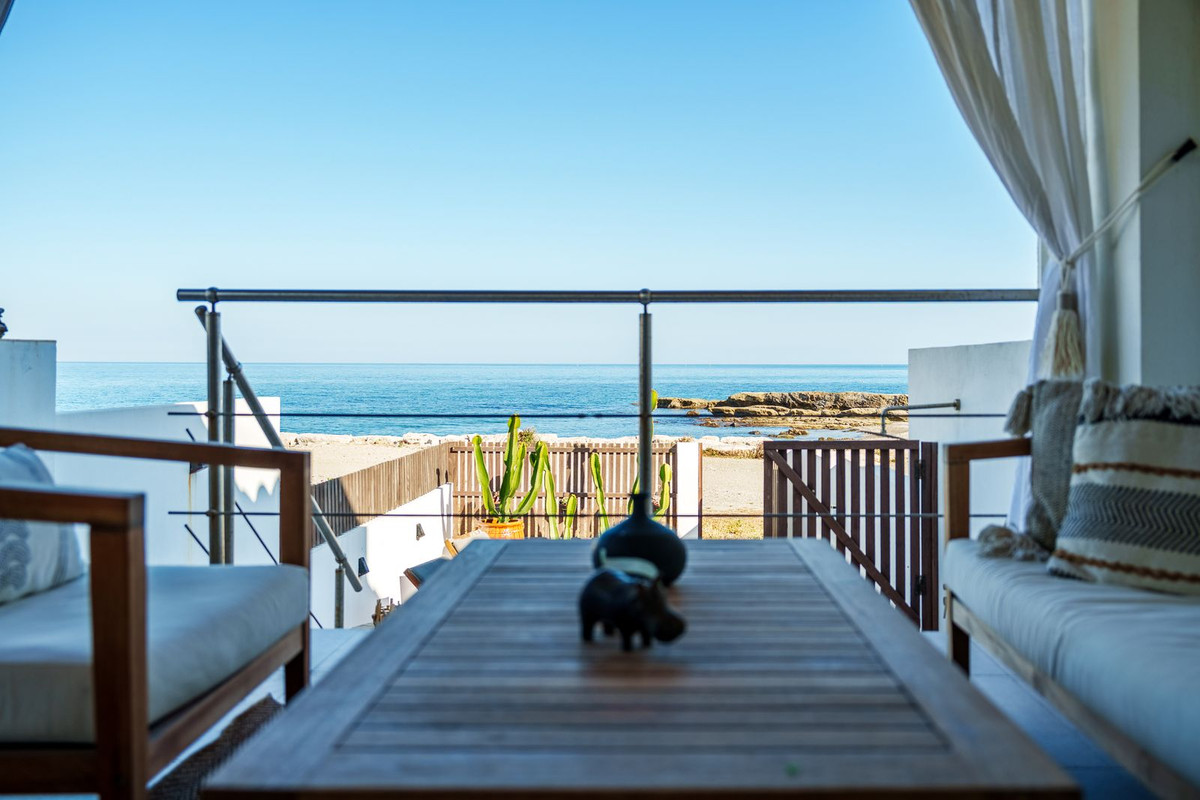 2 Bed Townhouse for sale in Estepona Costa Del Sol, Málaga, Spain