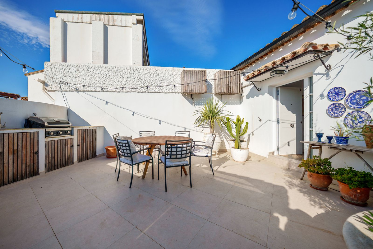 2 Bed Townhouse for sale in Estepona Costa Del Sol, Málaga, Spain