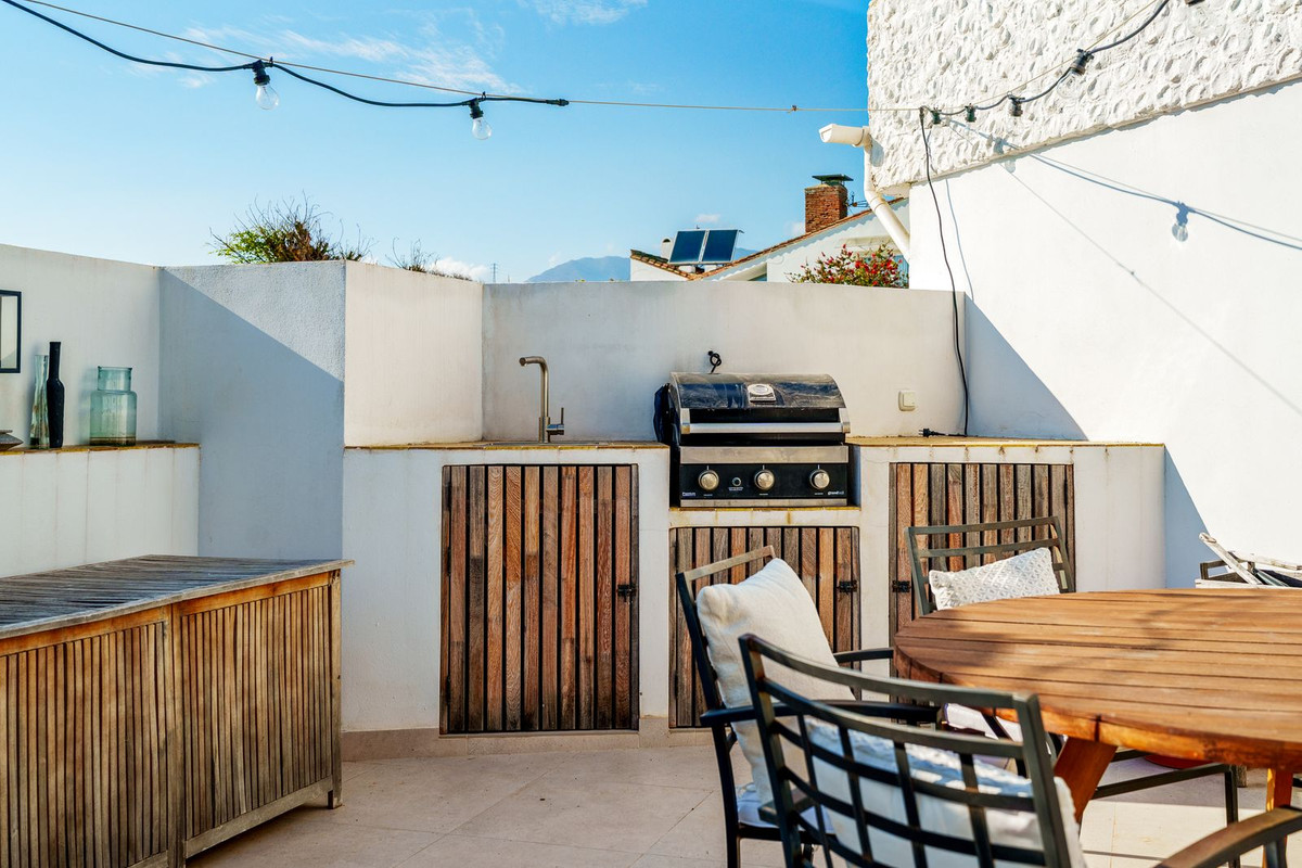2 Bed Townhouse for sale in Estepona Costa Del Sol, Málaga, Spain