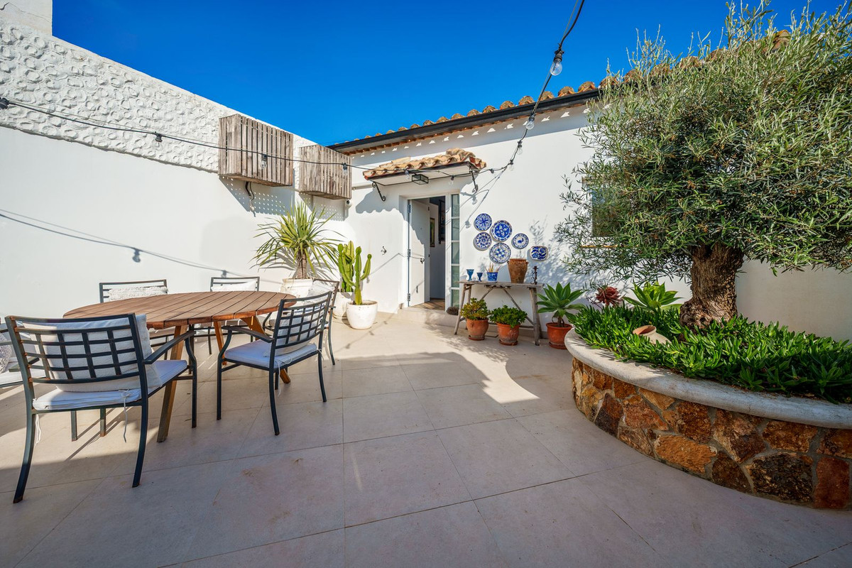 2 Bed Townhouse for sale in Estepona Costa Del Sol, Málaga, Spain