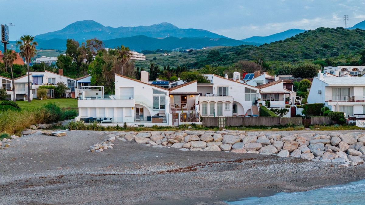 2 Bed Townhouse for sale in Estepona Costa Del Sol, Málaga, Spain