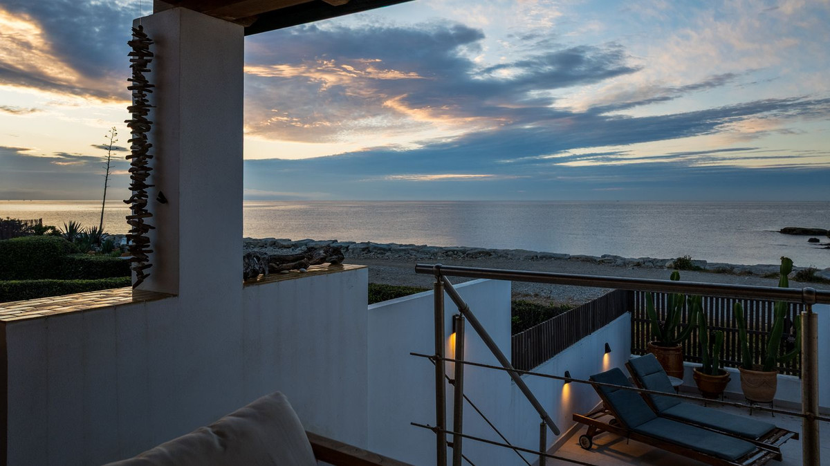 2 Bed Townhouse for sale in Estepona Costa Del Sol, Málaga, Spain