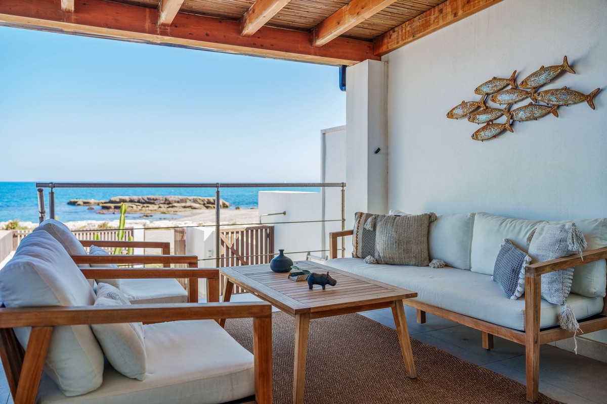 2 Bed Townhouse for sale in Estepona Costa Del Sol, Málaga, Spain