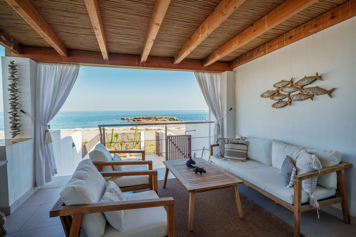 2 Bed Townhouse for sale in Estepona Costa Del Sol, Málaga, Spain