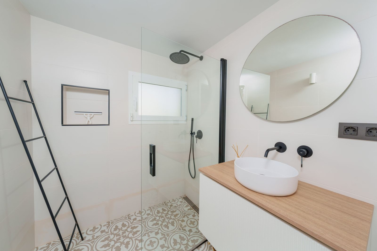2 Bed Townhouse for sale in Estepona Costa Del Sol, Málaga, Spain