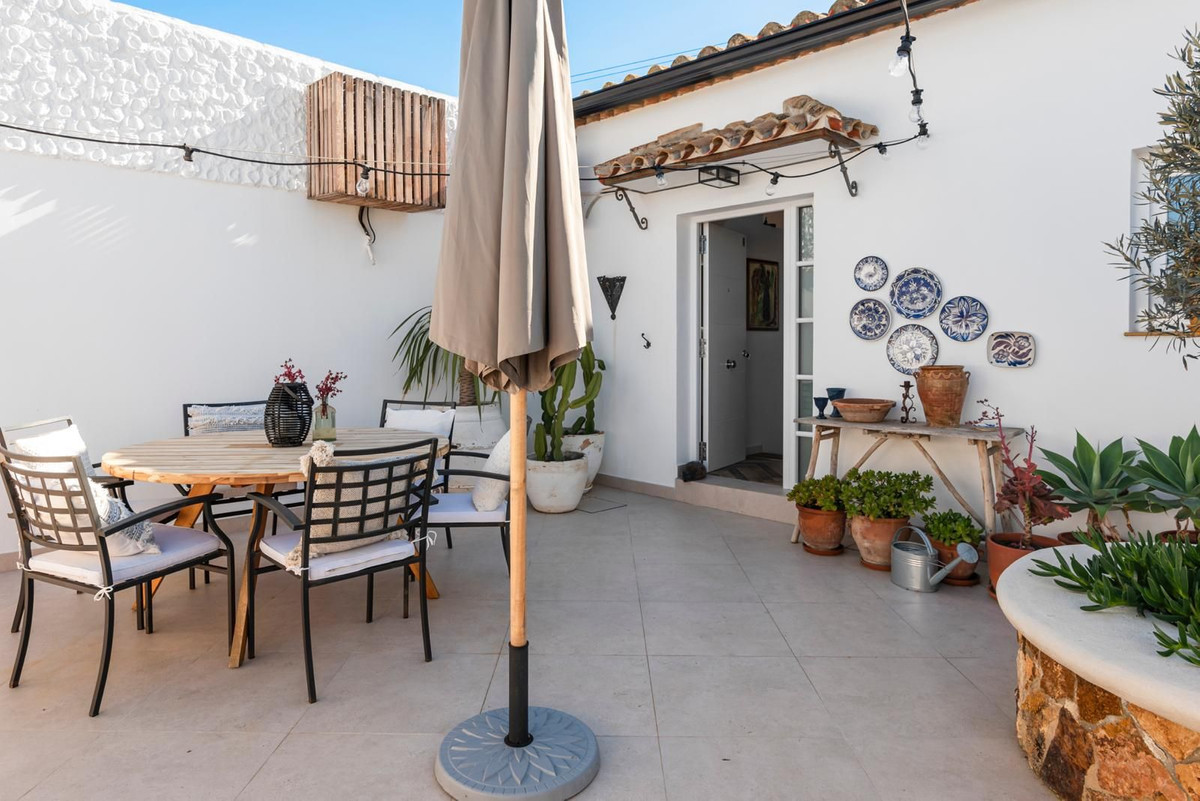2 Bed Townhouse for sale in Estepona Costa Del Sol, Málaga, Spain