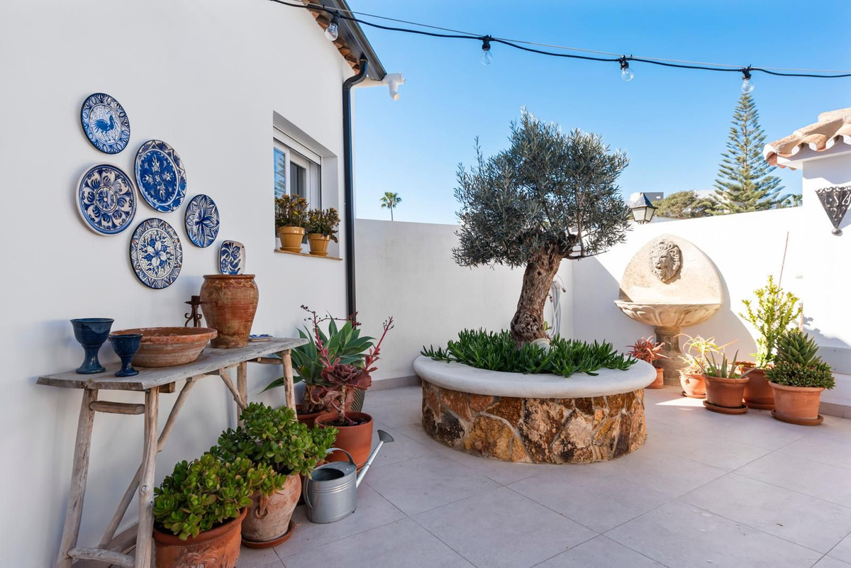 2 Bed Townhouse for sale in Estepona Costa Del Sol, Málaga, Spain
