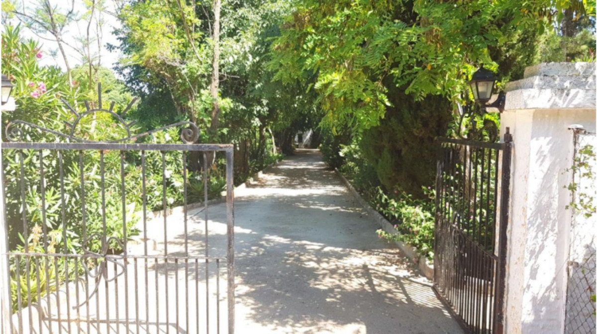 Se vende Finca - Cortijo de 3 dormitorios en Costa Del Sol, Málaga, España