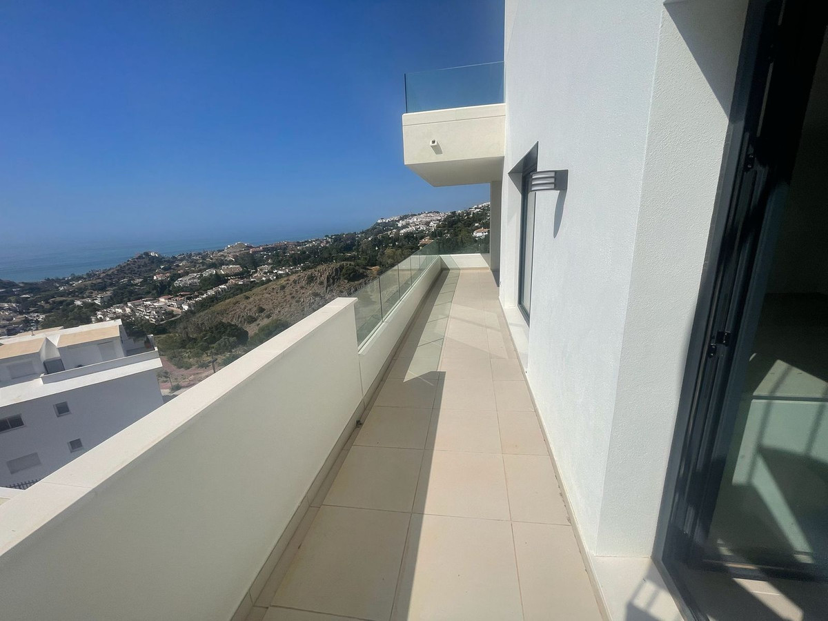 3 Bed Apartment for sale in Benalmadena Costa Del Sol, Málaga, Spain