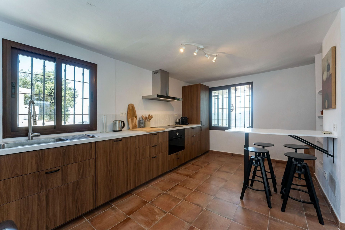 Se vende Finca - Cortijo de 2 dormitorios en Costa Del Sol, Málaga, España