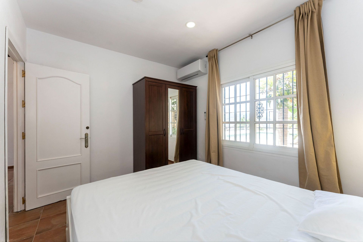 Se vende Finca - Cortijo de 2 dormitorios en Costa Del Sol, Málaga, España