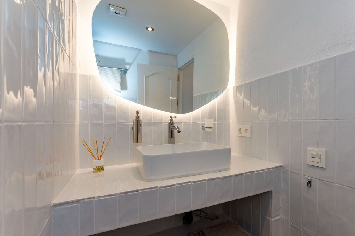 Se vende Finca - Cortijo de 2 dormitorios en Costa Del Sol, Málaga, España