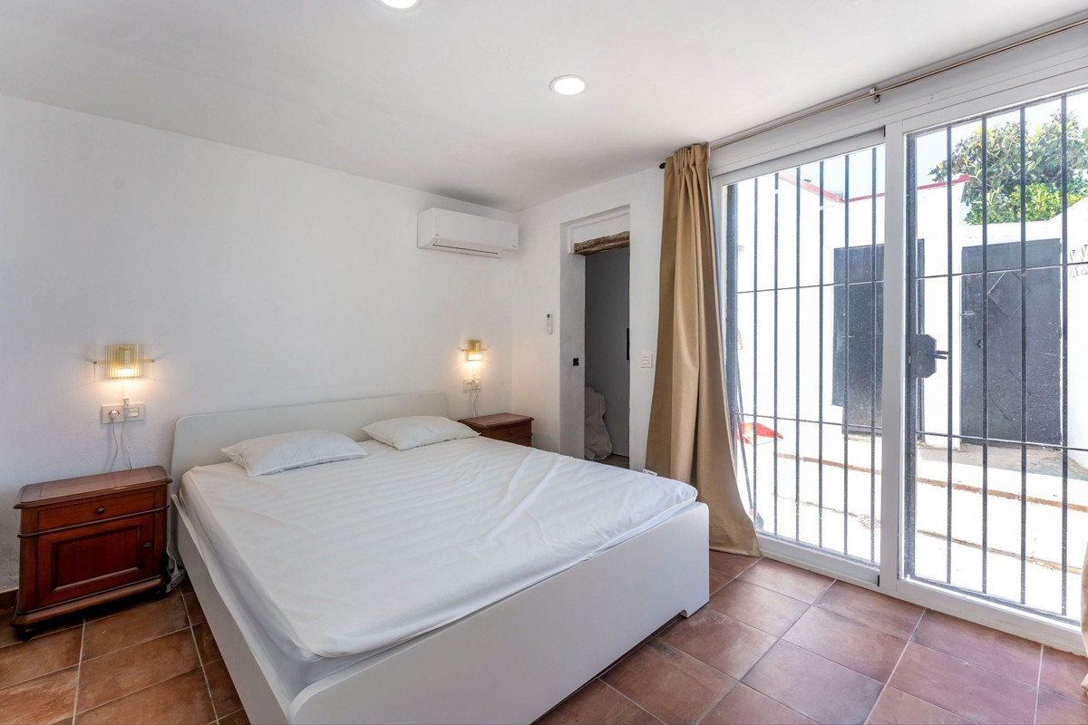 Se vende Finca - Cortijo de 2 dormitorios en Costa Del Sol, Málaga, España