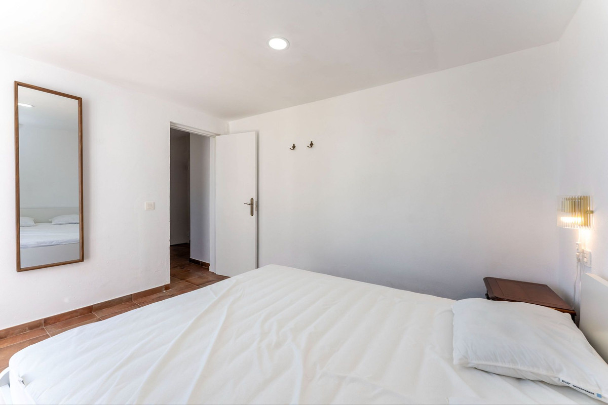 Se vende Finca - Cortijo de 2 dormitorios en Costa Del Sol, Málaga, España