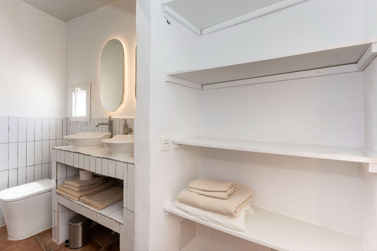 Se vende Finca - Cortijo de 2 dormitorios en Costa Del Sol, Málaga, España