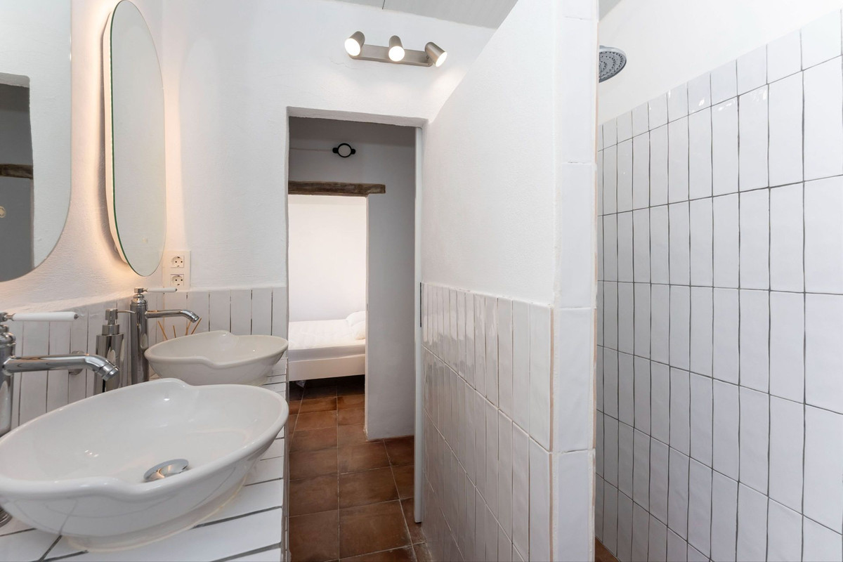 Se vende Finca - Cortijo de 2 dormitorios en Costa Del Sol, Málaga, España