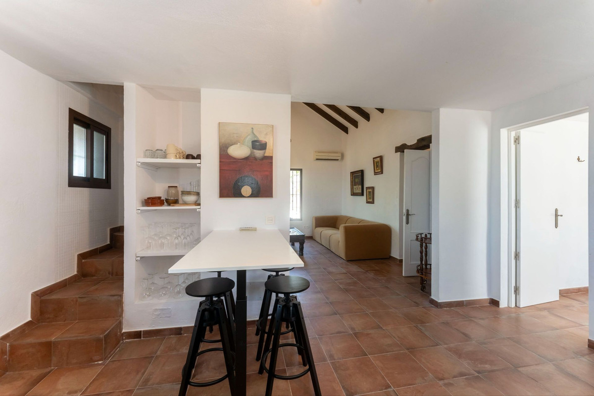 Se vende Finca - Cortijo de 2 dormitorios en Costa Del Sol, Málaga, España